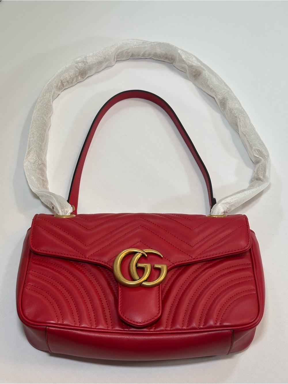 NWT Gucci Red Quilted Matelassé Shoulder Bag with Gold Double G